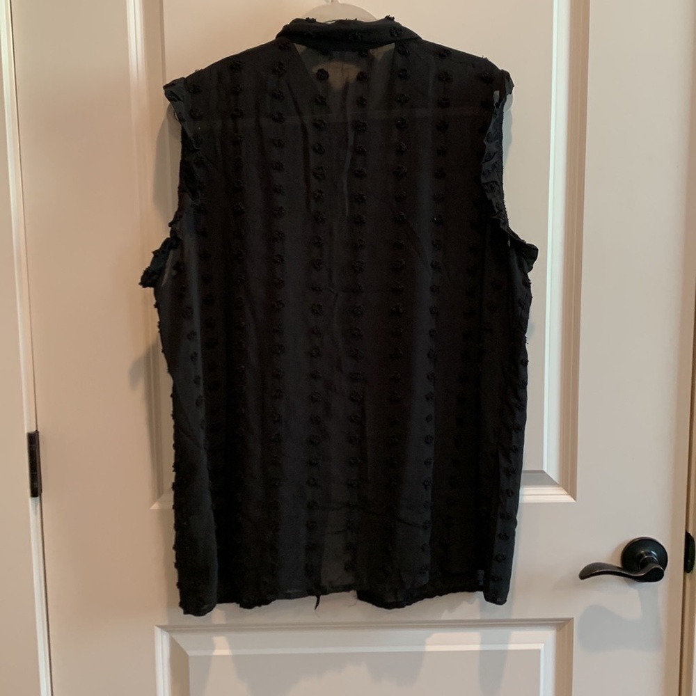 Black sleeveless top - Picture 3 of 3